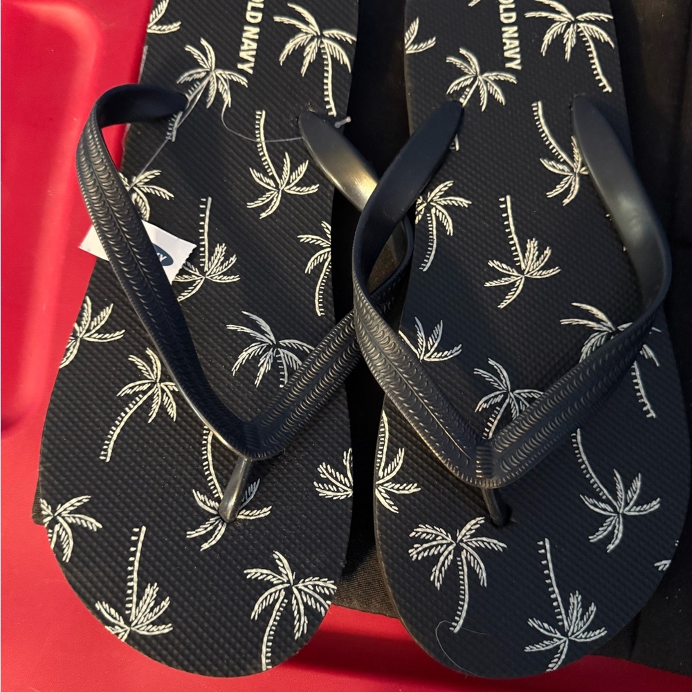 Old Navy Black Flip Flops with Palm Trees Men 8-9 New